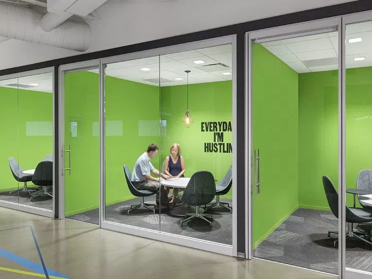 Forget Big Board Rooms: 5 Reasons why Huddle Rooms are the Ultimate Collaboration Stations